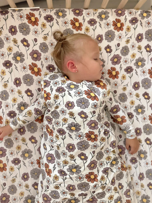 Gunamuna crib sheet, dusty floral