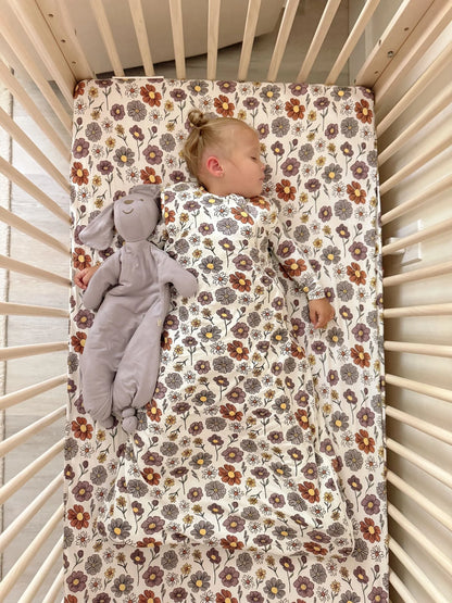 Gunamuna crib sheet, dusty floral